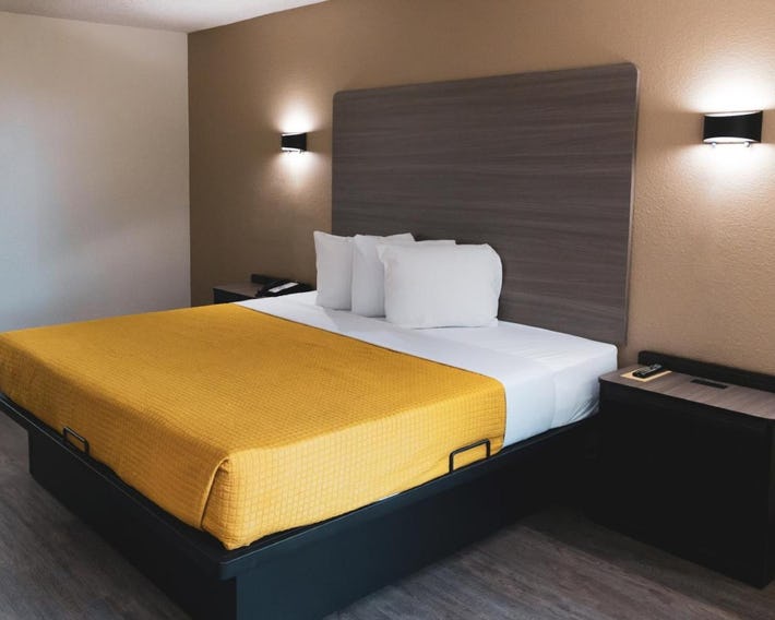 Express Inn & Suites