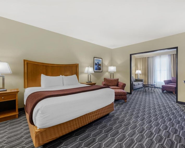 Best Western Plus Swiss Chalet Hotel & Suites