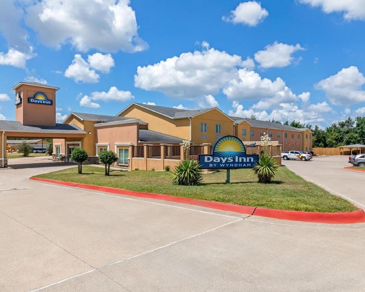 Days Inn by Wyndham Rockdale Texas