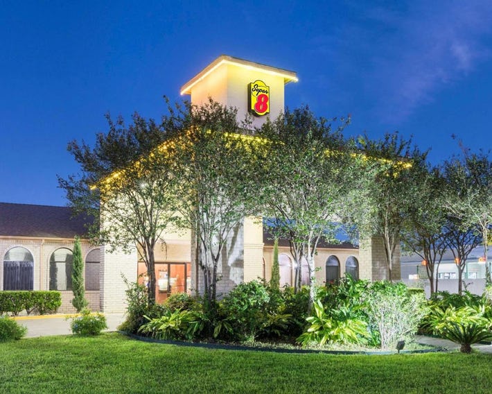 Super 8 by Wyndham San Antonio at I-10