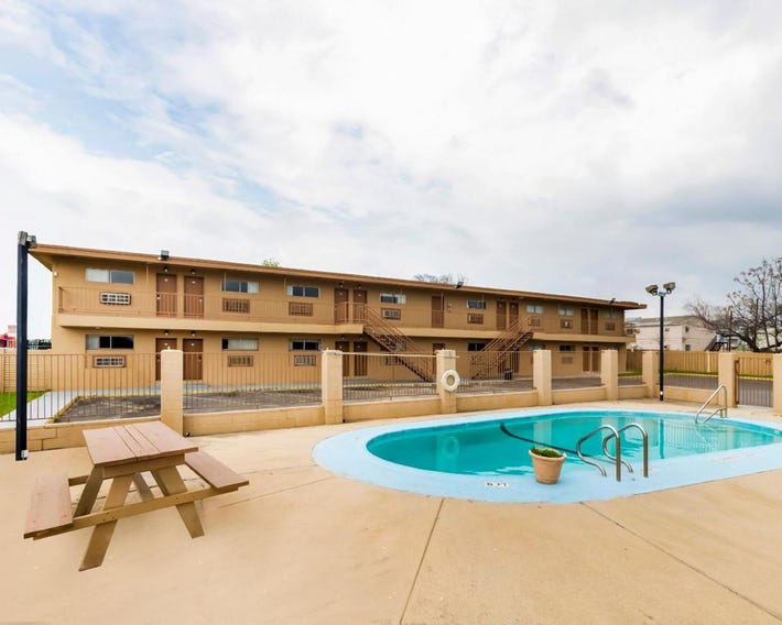 Oyo Hotel San Antonio Lackland AFB Seaworld Hwy 90 W