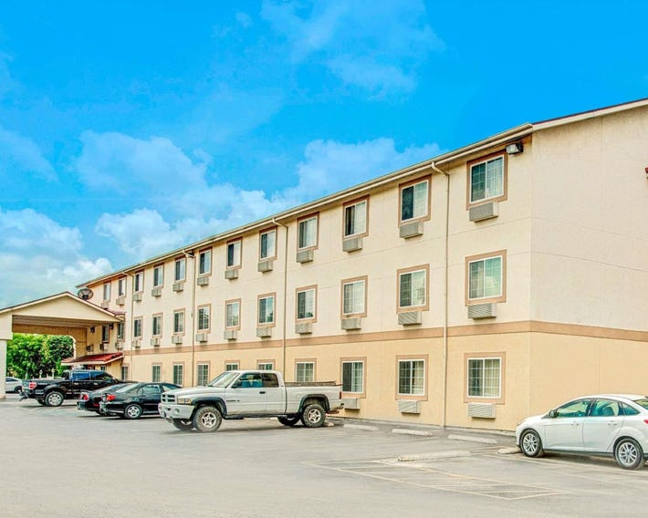 Super 8 by Wyndham San Antonio/Fiesta