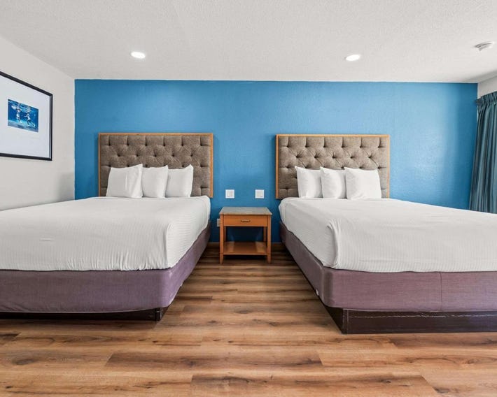 Econo Lodge Inn & Suites2.5 star property