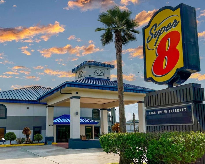 Super 8 by Wyndham Sealy