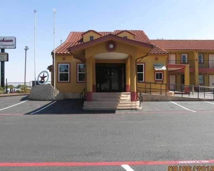 Taylor Village Inn
