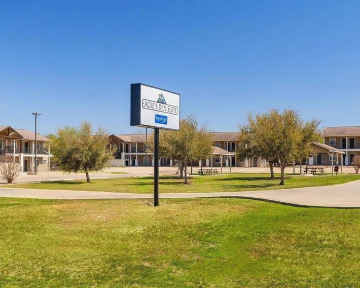 Eagle's Den Three Rivers Texas a Travelodge by Wyndham