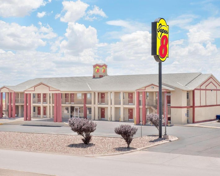 Super 8 by Wyndham Van Horn