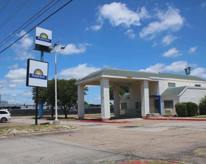 Days Inn by Wyndham Waco University Area