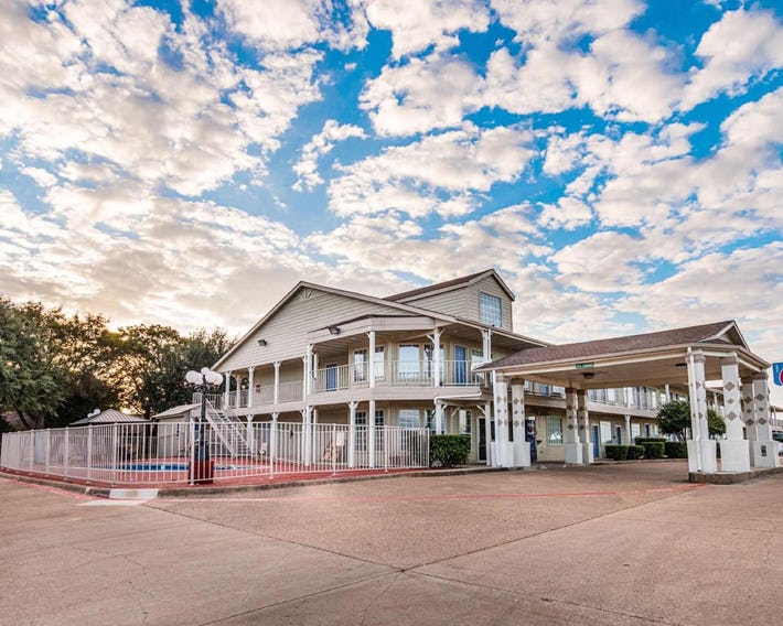Motel 6-Waxahachie, TX