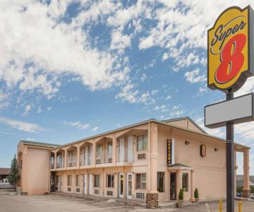 Super 8 by Wyndham Evanston