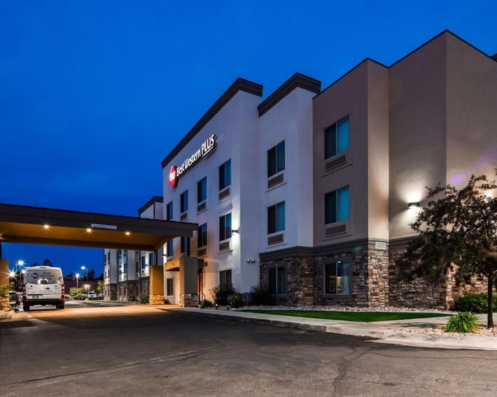 Best Western Plus Airport Inn & Suites