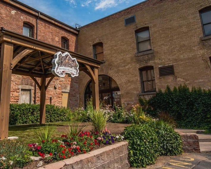 The Anniversary Inn - Fifth South