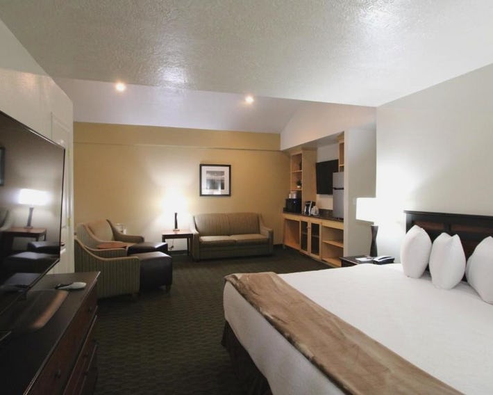 Dinosaur Inn & Suites