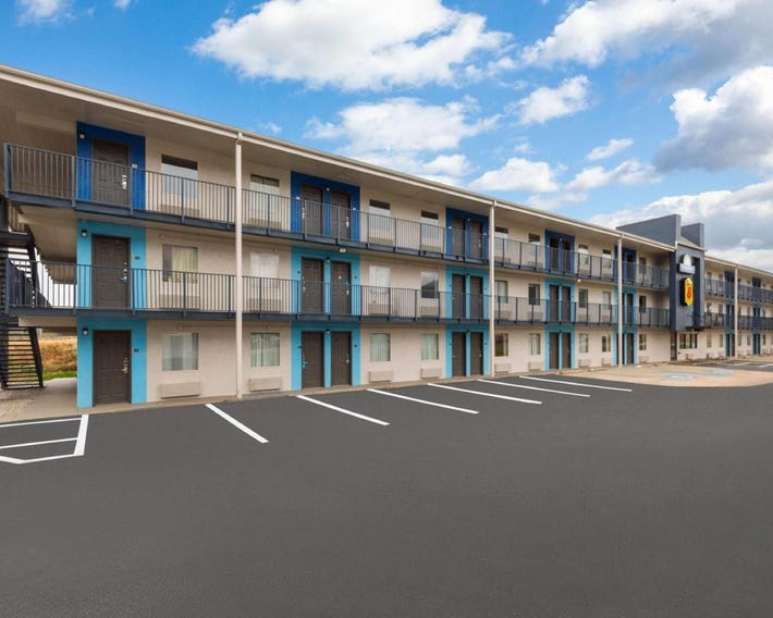 Super 8 by Wyndham Charleston WV