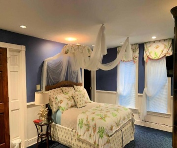 The Lake Manor Bed & Breakfast