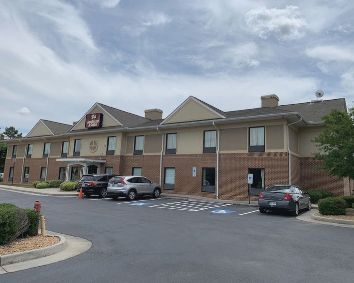 Amelia Inn & Suites