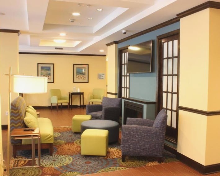 Holiday Inn Express & Suites Lebanon by IHG
