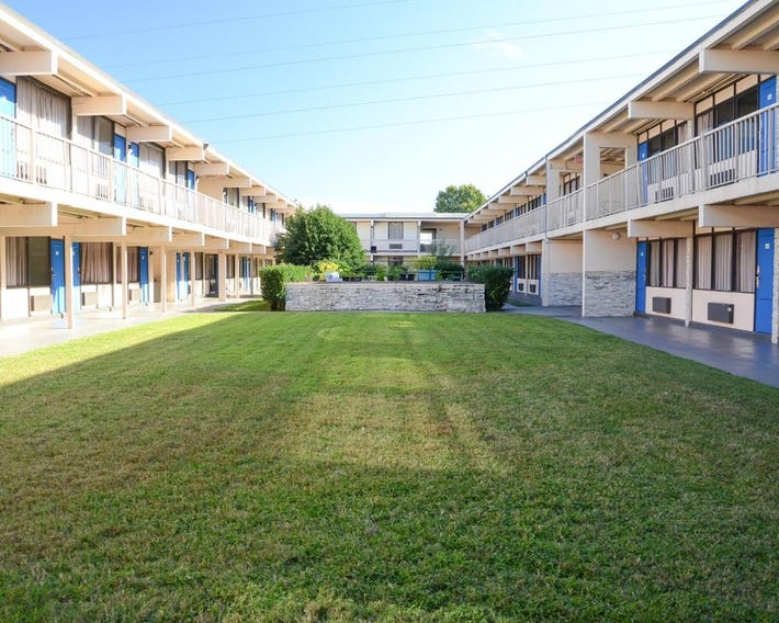 James River Inn & Suites