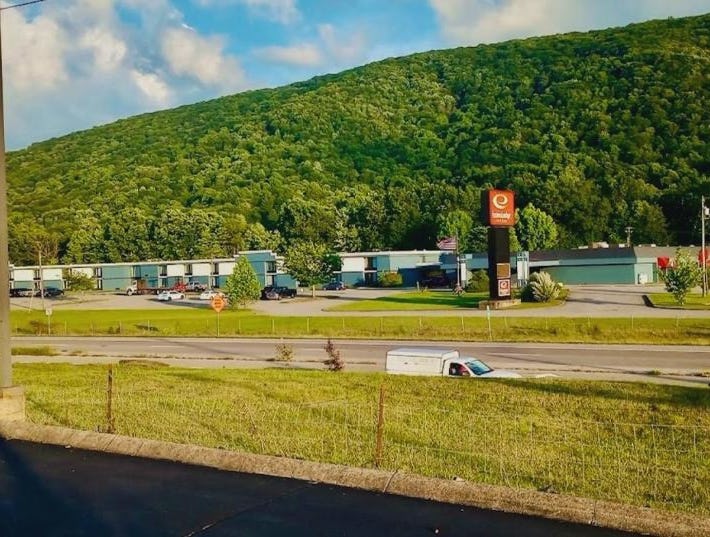 Econo Lodge Inn & Suites Norton - Wise South