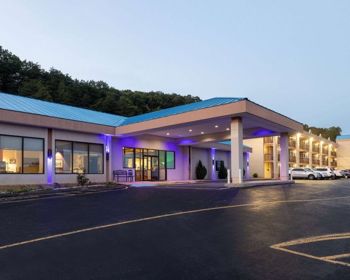 Howard Johnson by Wyndham Salem Hotel & Conference Center