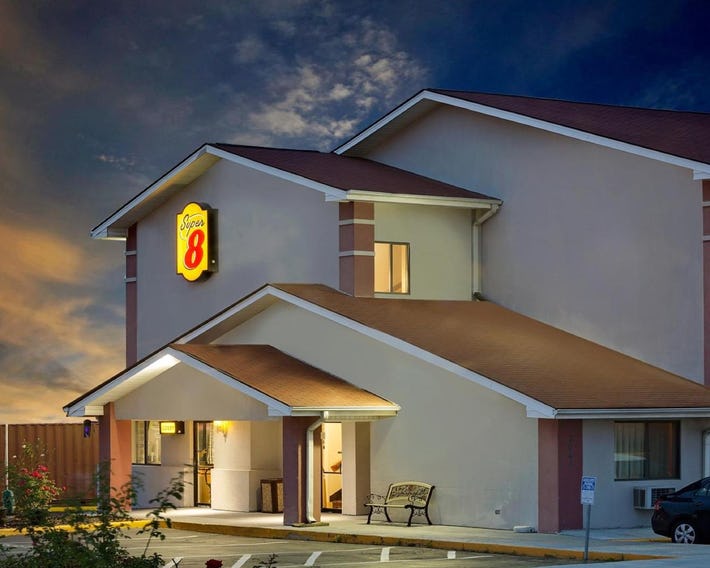 Super 8 by Wyndham Waynesboro