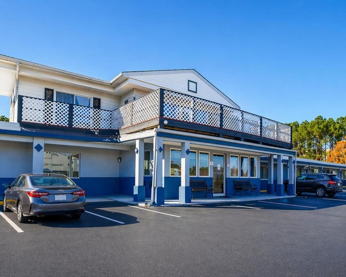 Whispering Pines by Hotel O White stone VA