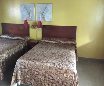 Hudson Manor Inn And Suites