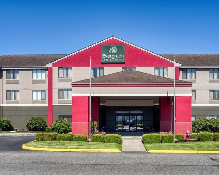 Evergreen Inn & Suites