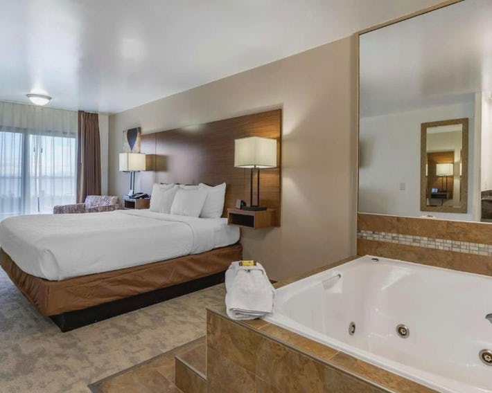 Best Western PLUS Lake Front Hotel