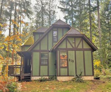 Mossy Moose Cabin | Near White Pass & Mt Rainier