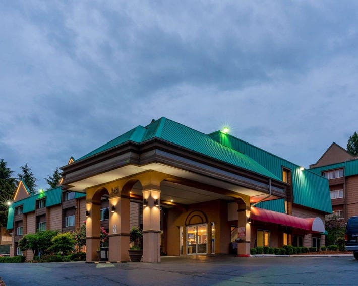 Sutton Suites Hotel
