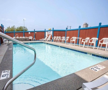 Rodeway Inn & Suites