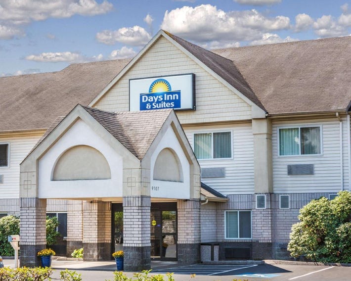Days Inn & Suites by Wyndham Vancouver