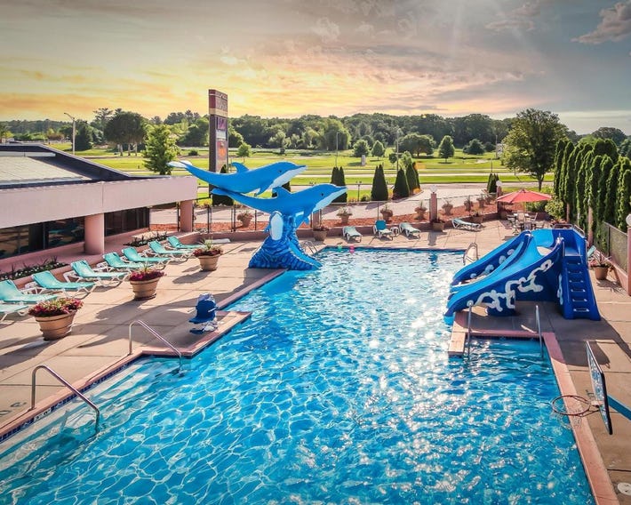 Grand Marquis Waterpark Hotel & Suites