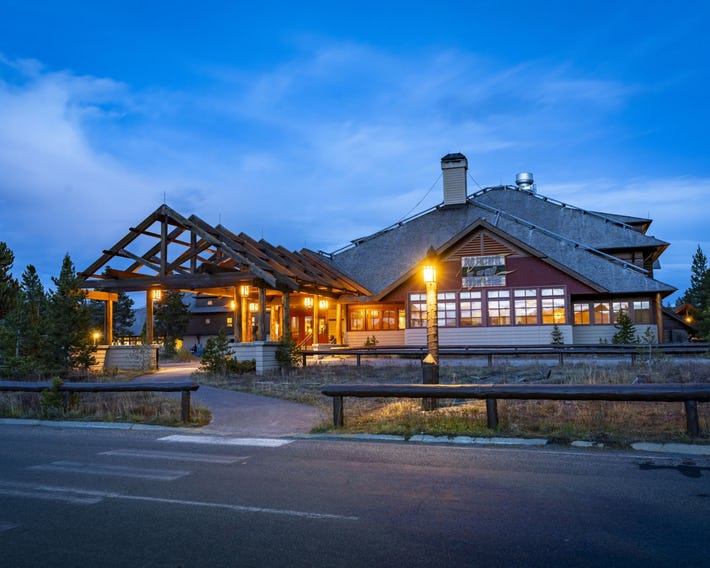 Old Faithful Snow Lodge & Cabins