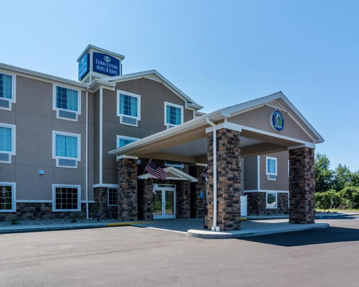 Cobblestone Hotel & Suites Torrington