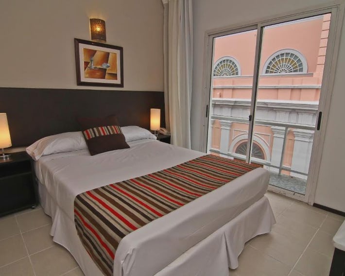 De la Plaza Hotel
