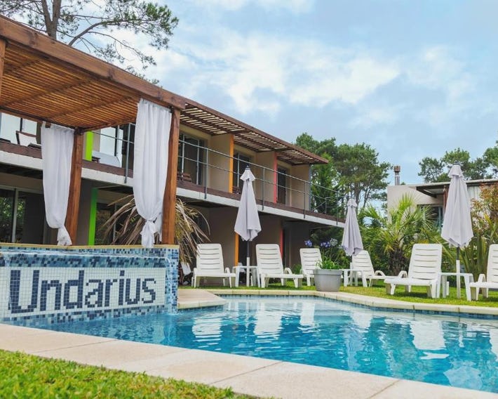 Undarius Hotel (exclusively gay men)