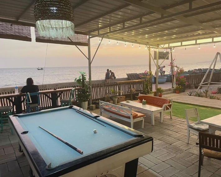 EVA HUT Mui Ne Beach Hostel