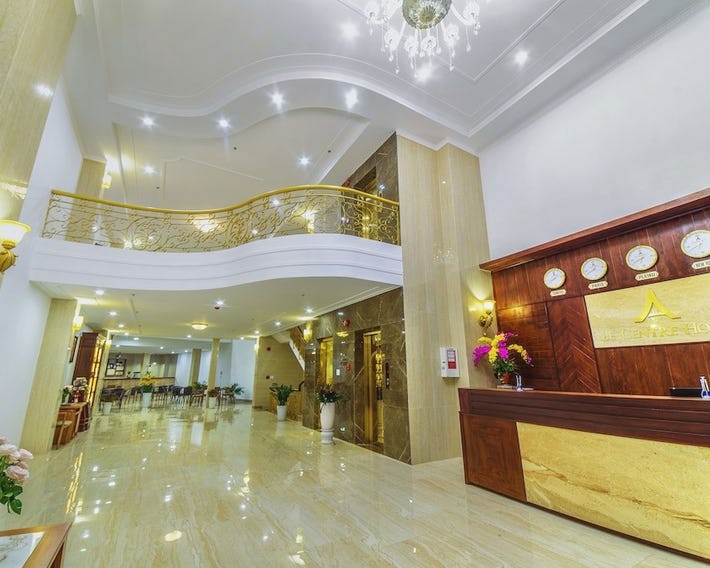 Le Centre Hotel