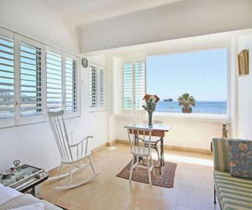 Dolphin Bay Studio with Sea Views
