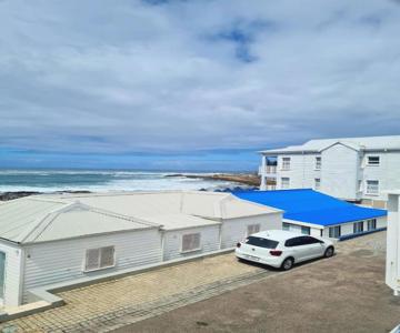 Point Village Accommodation - Linky