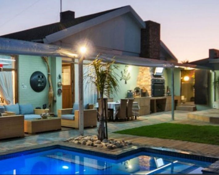 Hobie Beach Guest House