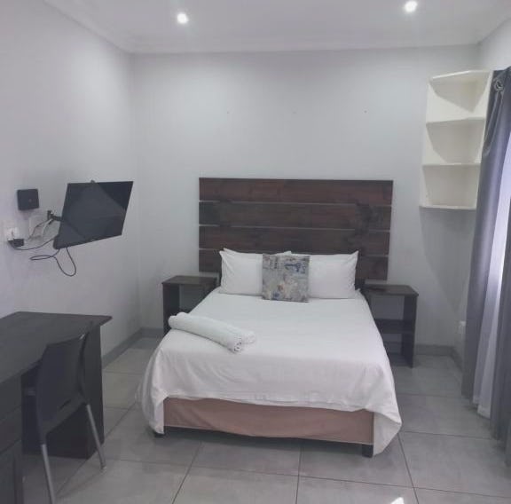 Triple9 Hatfield Guesthouse