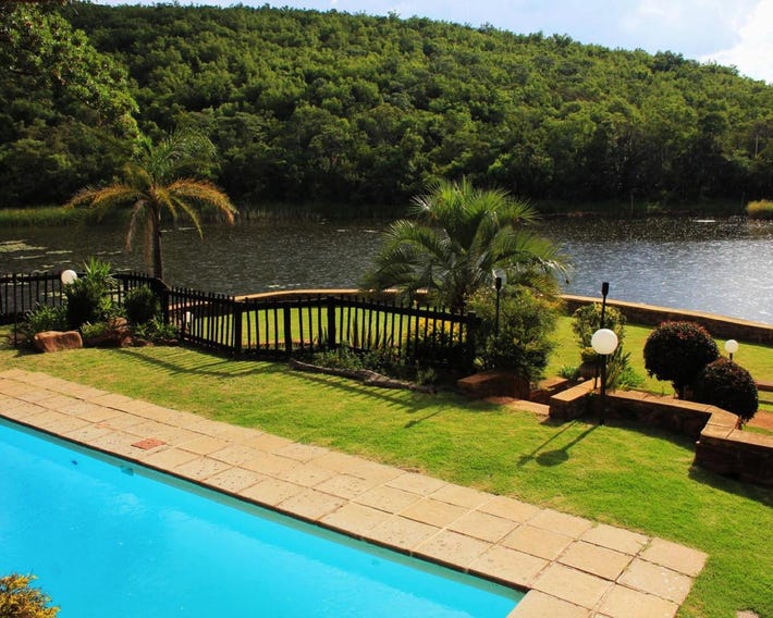 Bass Lake Country Lodge