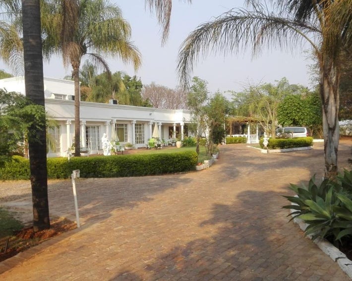 Heatherdale Guesthouse & Shuttle Services