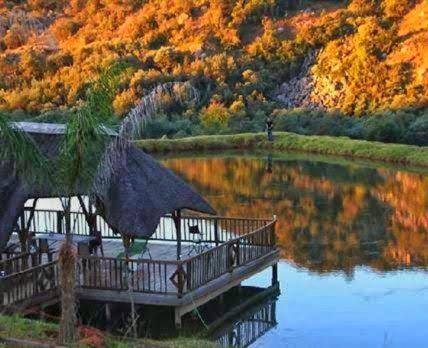 Emahlathini Guest Farm