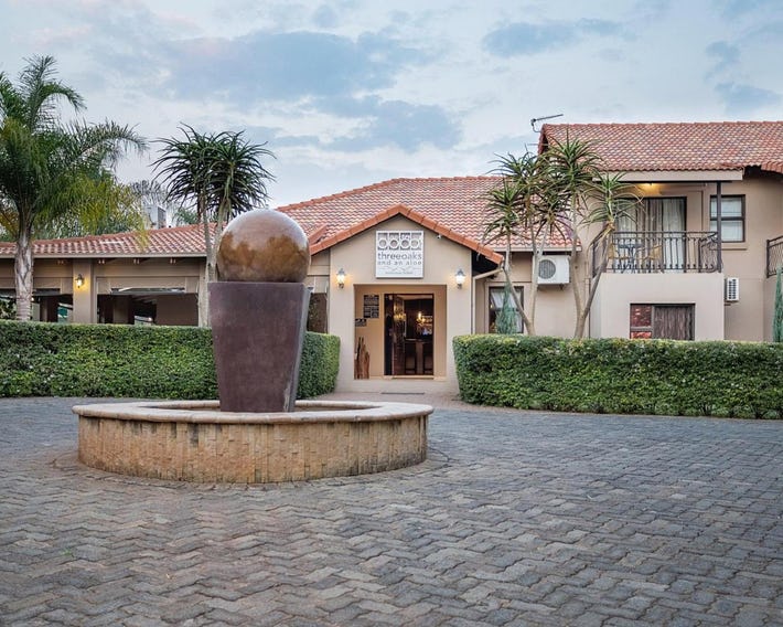 Three Oaks And An Aloe Boutique Hotel
