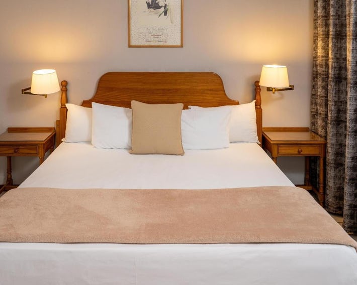 Ngwenya City Hotel