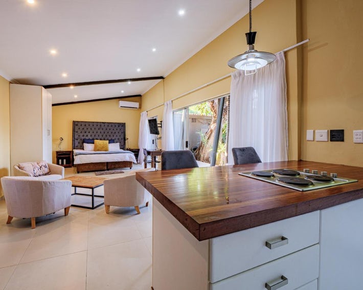 Private Studio flatlet, Uncapped Wifi, Netflix,Full DSTV